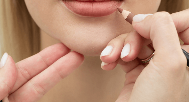 How to paint lips with a lip pencil?
